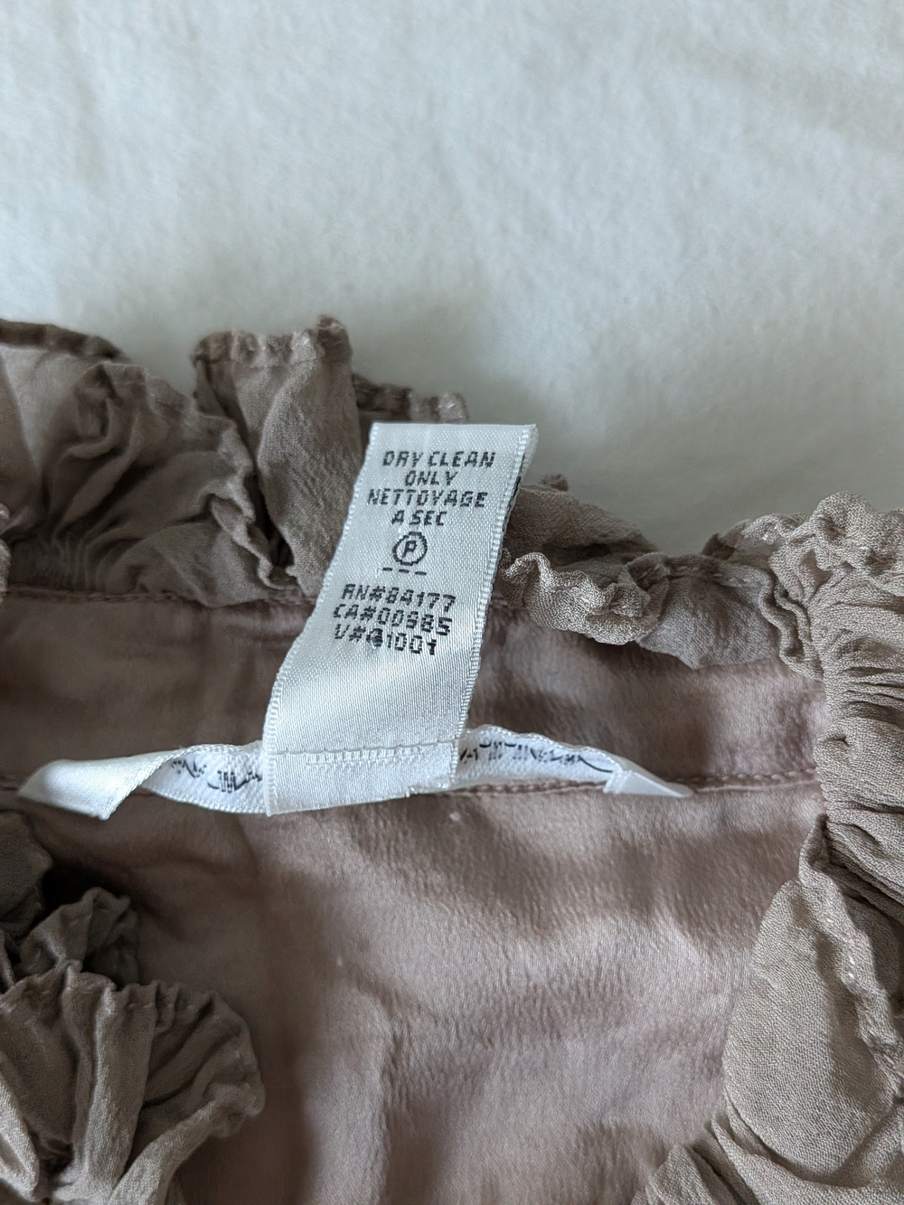 Diane von Furstenberg DVF 100% Silk Ruffle Blouse Taupe Size 4 - Picture 5 of 7